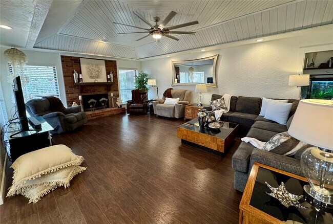 Building Photo - 2301 Tredington Ct