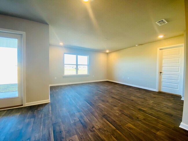 Building Photo - 23135 Shadowridge Dr