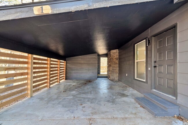 Building Photo - Freshly Remodeled 2 Bed 1.5 Bath home with large deck