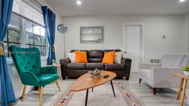 Building Photo - 5157 NE 6th Ave