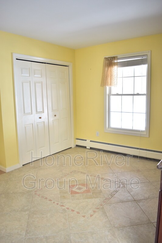 Building Photo - 10 Woodside Dr