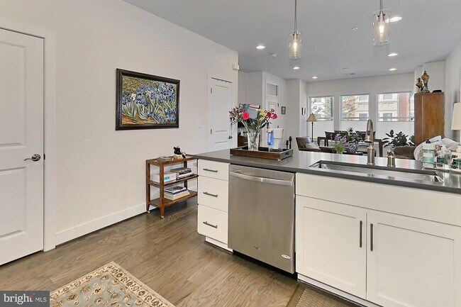 Building Photo - 1915 Main Line Blvd