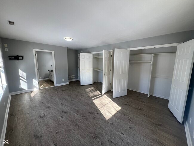 Building Photo - 5343 S Linwood Ave