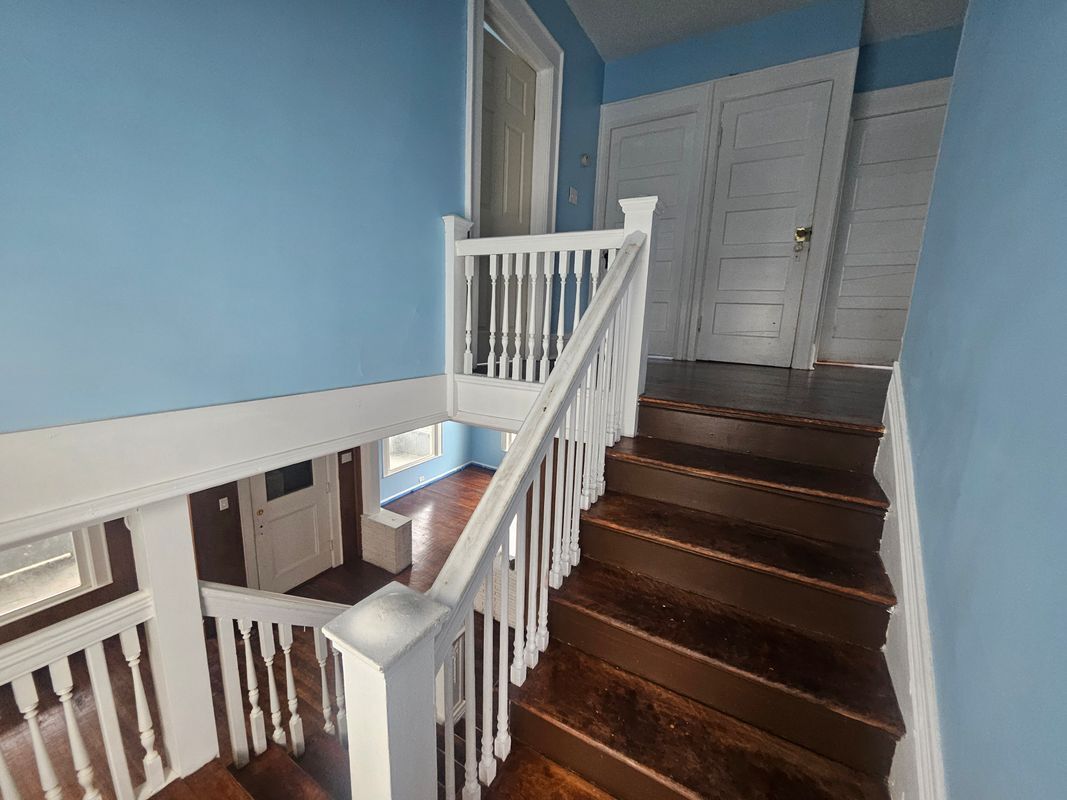 Building Photo - 1330 Midland Ave