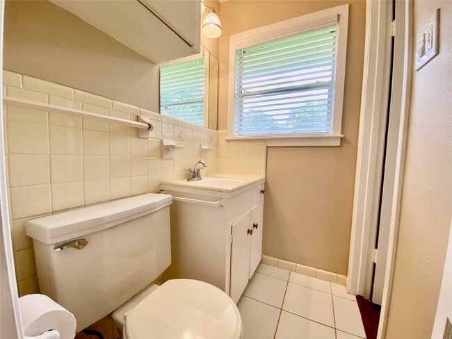 Building Photo - 1810 Mill Creek Dr