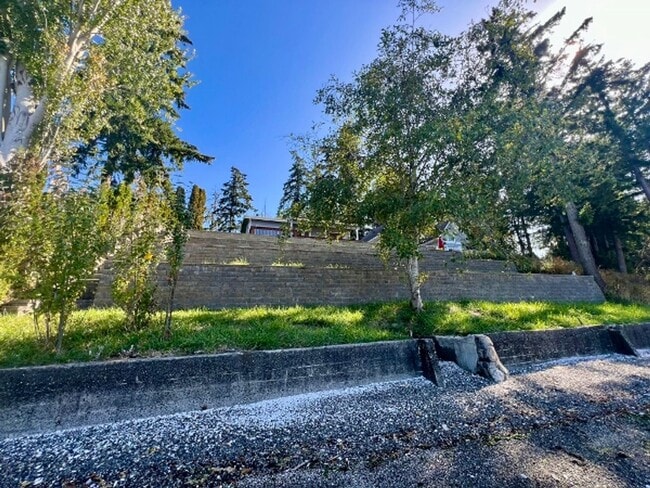 Building Photo - Beachfront Cabin - Water Included