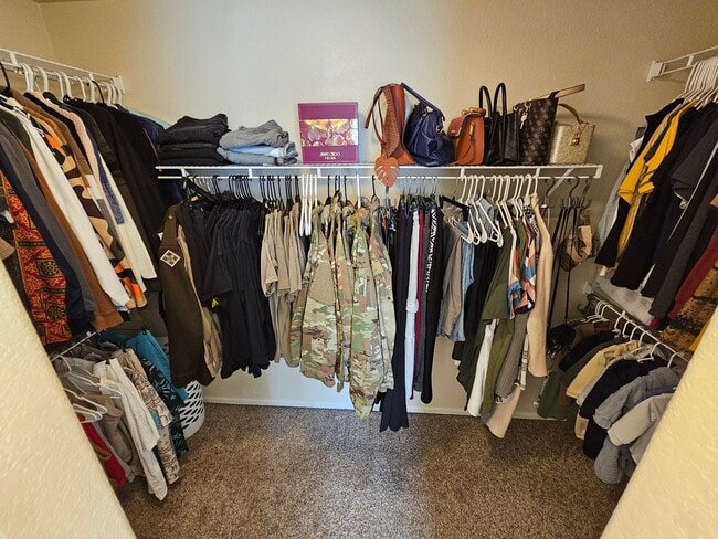 Building Photo - 3 Bed 3 bath house in 80916!