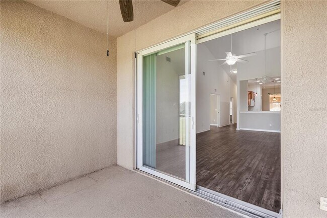 Building Photo - 819 Fairwaycove Ln