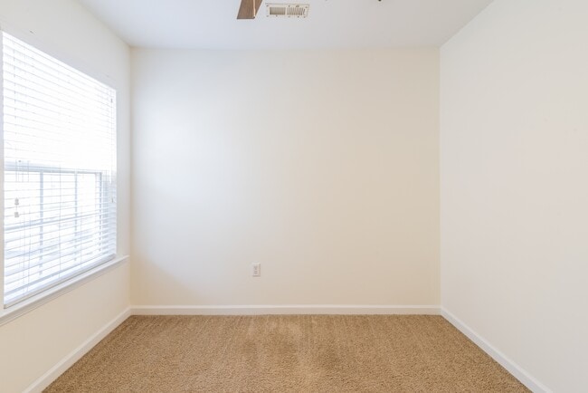 Building Photo - 18457 Streamline Ct