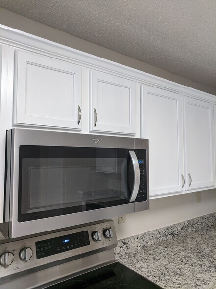 Building Photo - 7746 Shadowland Dr