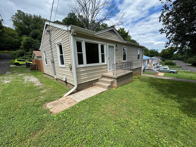 Building Photo - 2201 Chester Ave