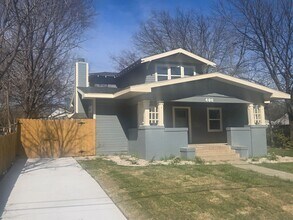 Building Photo - Newly remodeled 4 bedroom 3 full bath two story home located in the heart of Weatherford, TX