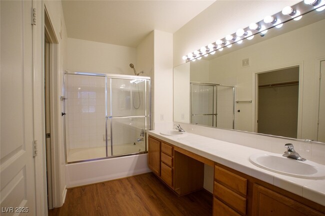 Building Photo - 1000 Duckhorn Ct
