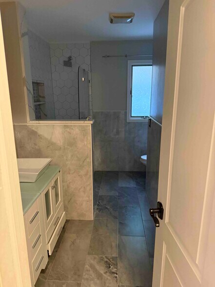 Building Photo - 251 Silleck St