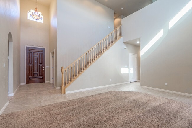 Building Photo - Beautiful St. George Home - Community Pool...