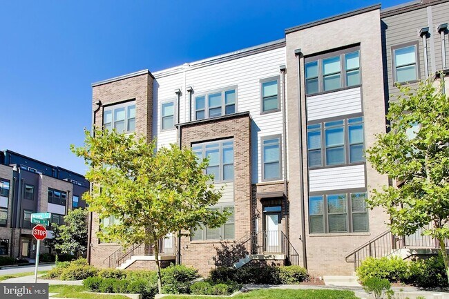Building Photo - 16212 Bushwick Pl