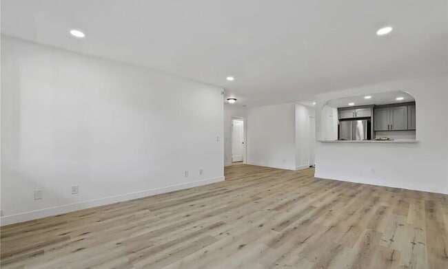 Building Photo - Fully Remodeled 1 Bedroom 1 Bathroom Open ...