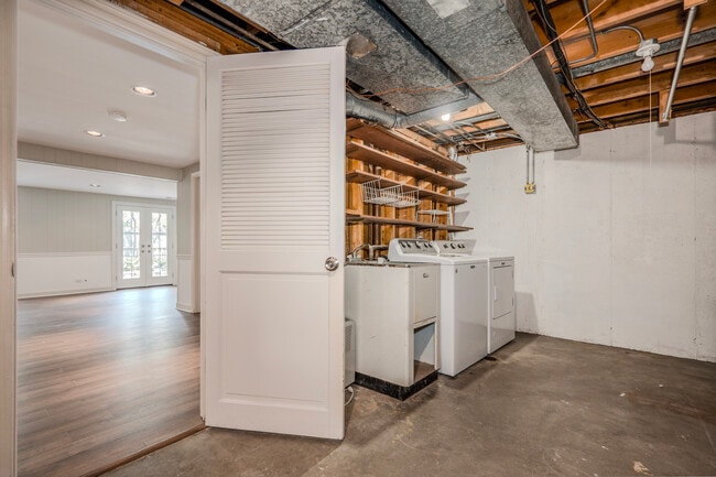 Building Photo - 3036 Highland Ave