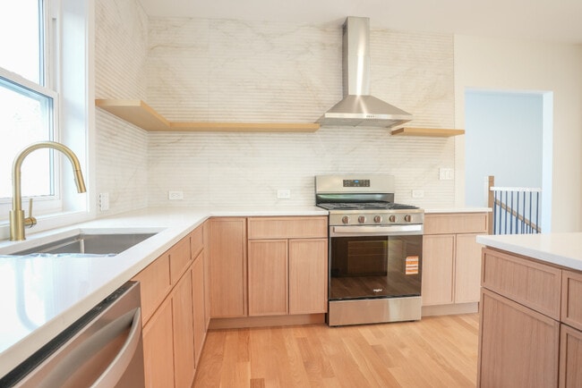 Building Photo - 2201 N 74th Ct