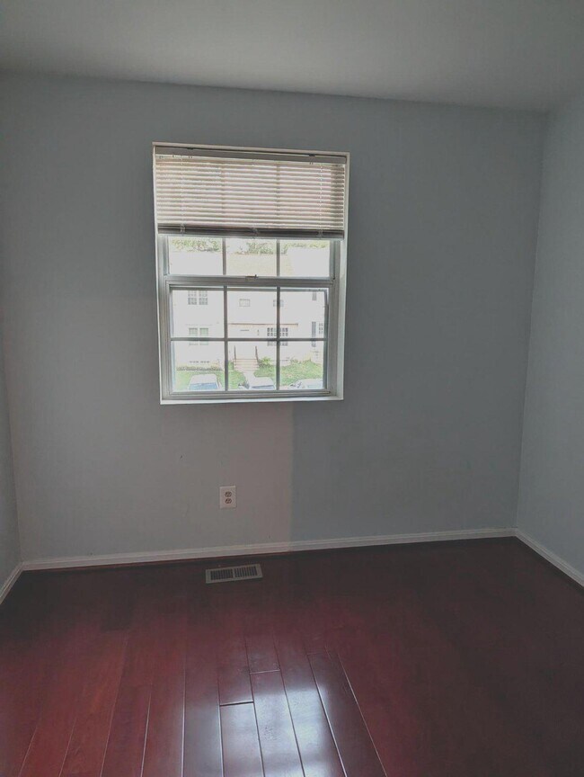 Building Photo - 24 Bristow Ct