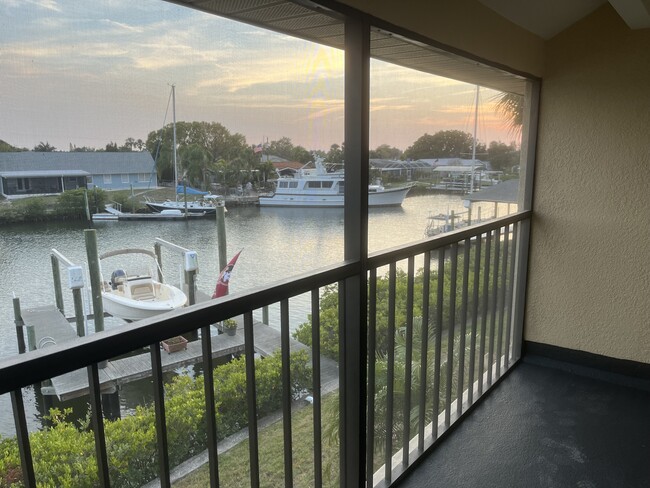Building Photo - 662 Yardarm Dr