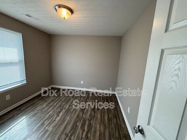 Building Photo - 209 Wexford Dr