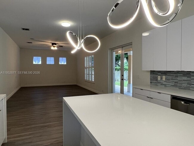 Building Photo - 1971 Harbor View Cir