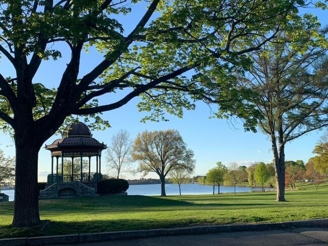 Building Photo - 276 Albion St