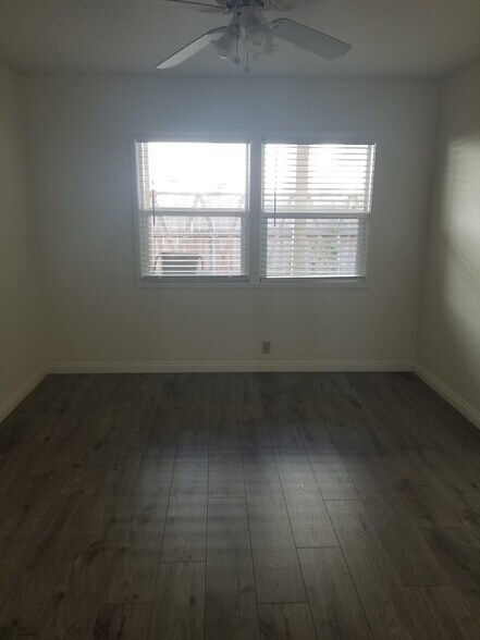Building Photo - 330 Pasadena Ave