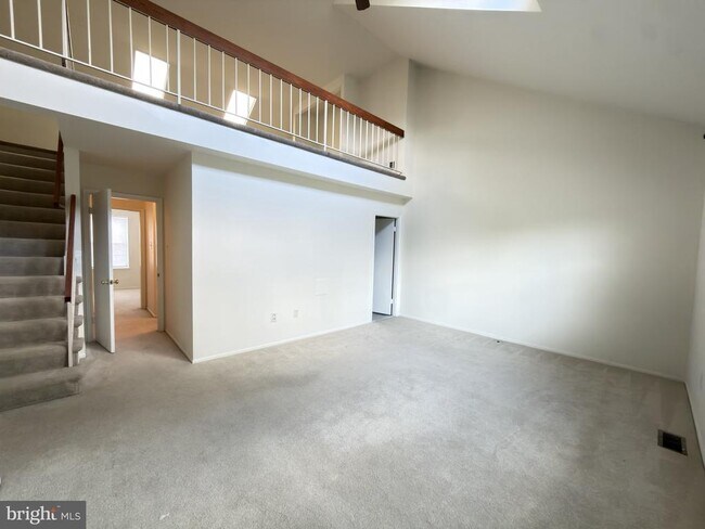 Building Photo - 23 Valley Crossing Cir