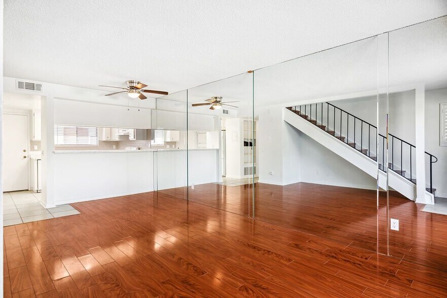 Building Photo - 34414 Laura Way