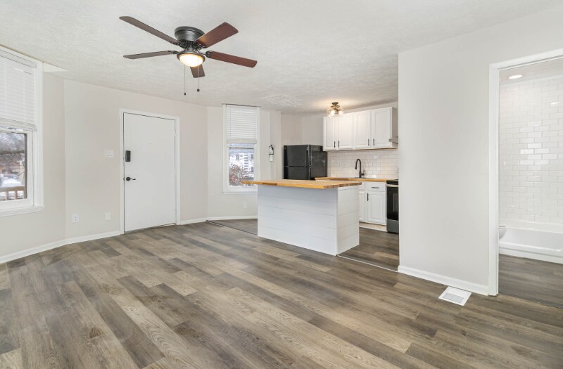 Building Photo - 3030 Cleinview Ave