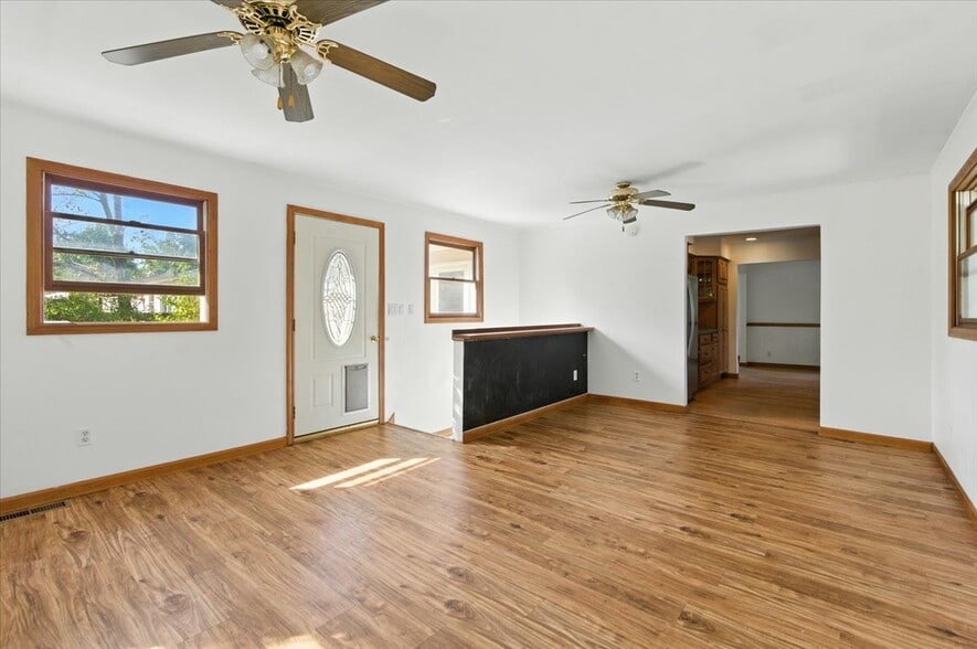 Building Photo - 18 Maplewood Dr