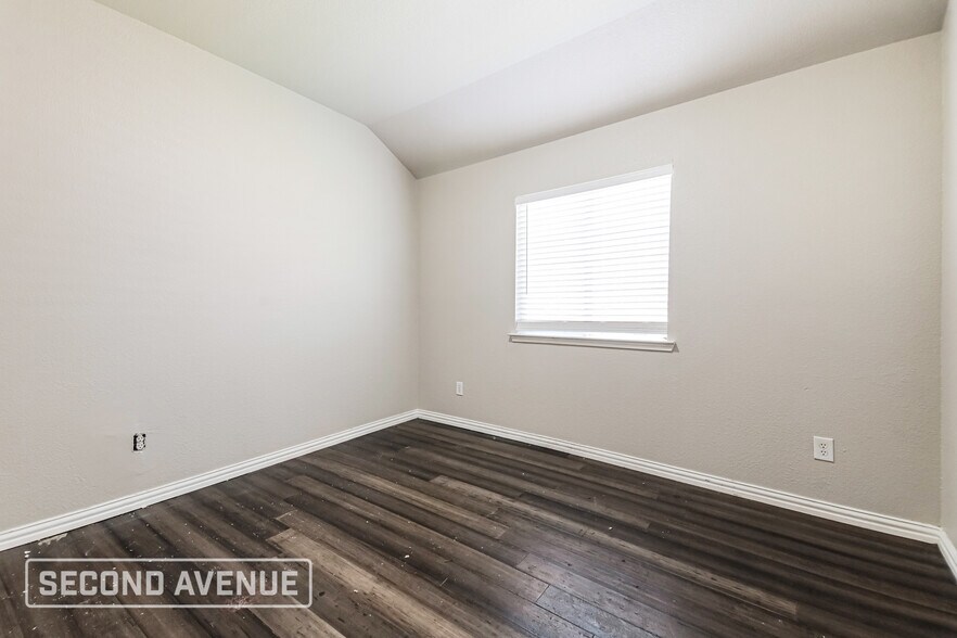 Building Photo - 2121 Juniper Dr