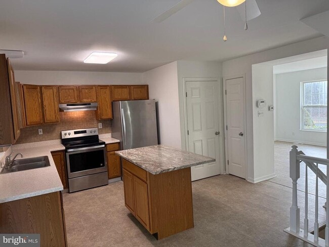 Building Photo - 3 Coachlight Dr