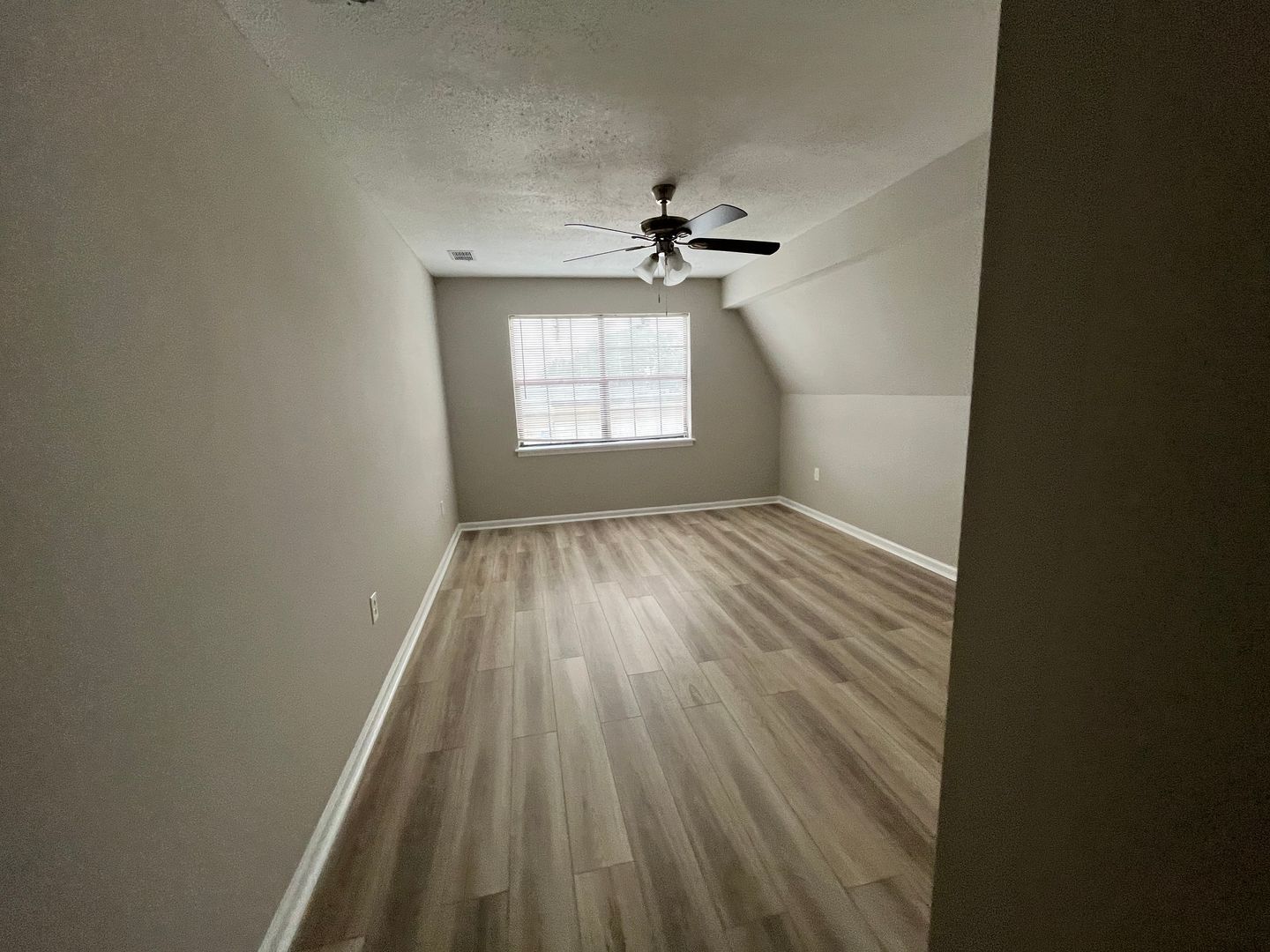 Building Photo - 142 Goshen Rd