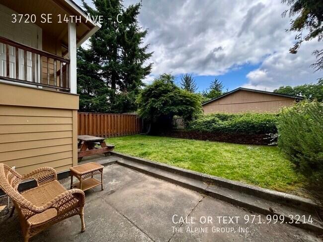 Building Photo - 3720 SE 14th Ave