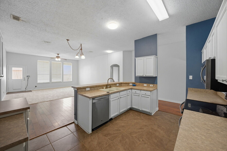 Building Photo - 4275 Cave Cove Ct