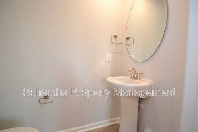 Building Photo - 1226 Bessie Ct
