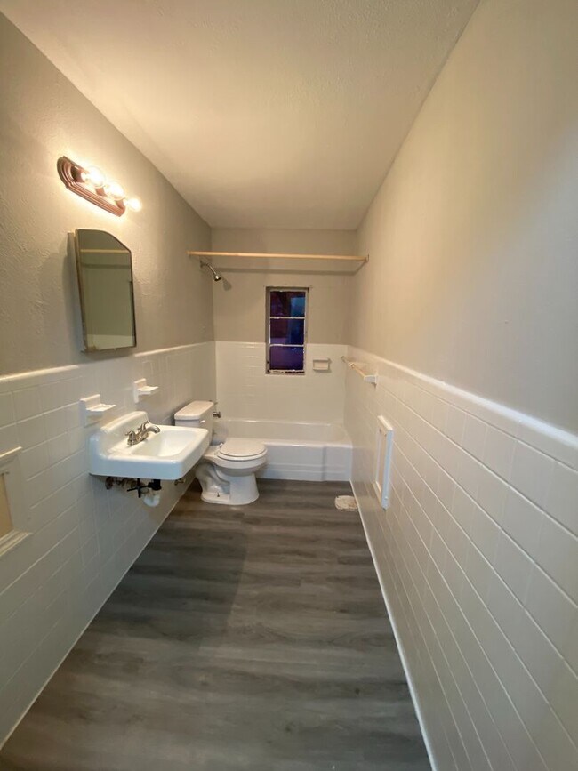 Building Photo - 406 Hietts Ln