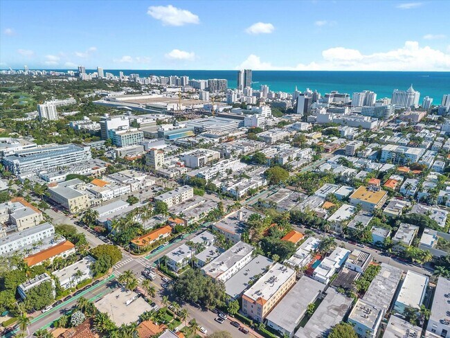 Building Photo - 1559 Michigan Ave