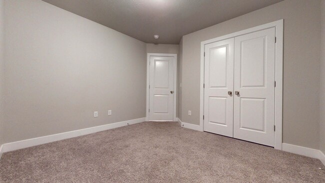 Building Photo - 3 Bedroom 2.5 Cedar Bend Unit