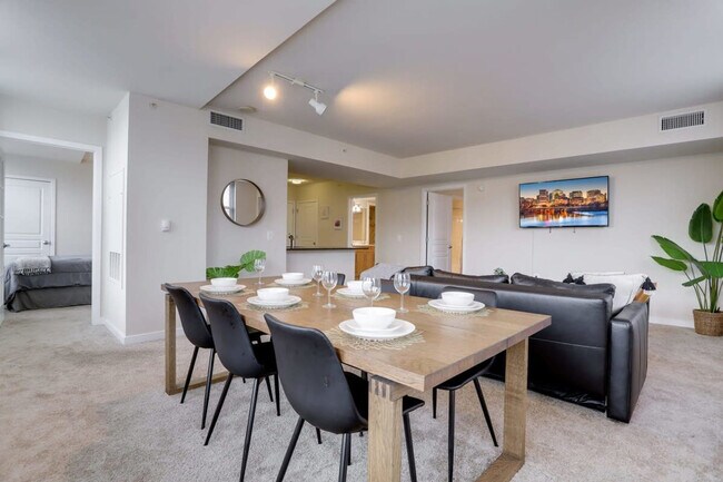 Building Photo - 550 14th St S