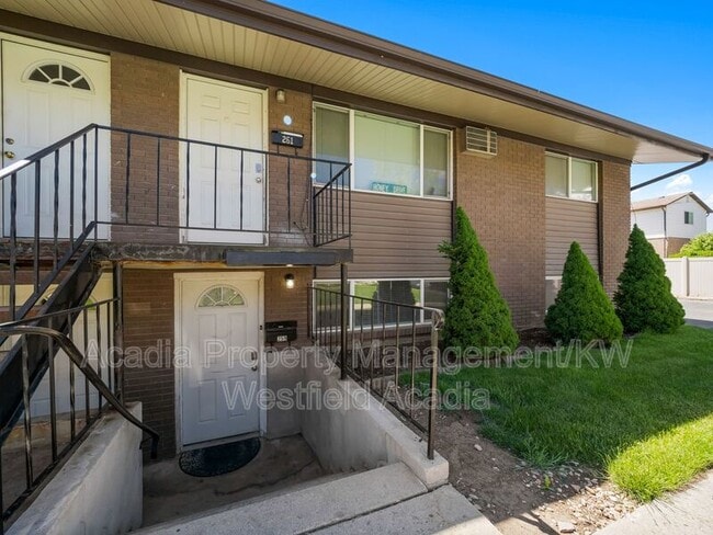 Building Photo - 255 500 N