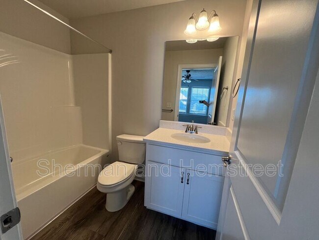Building Photo - 7058 Hummingbird Dr