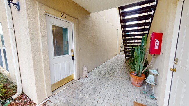 Building Photo - 211 Jardin De Mer Pl