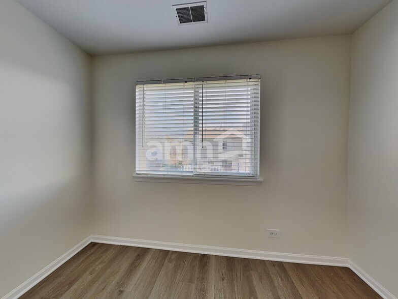 Building Photo - 34233 N Wineberry Ln