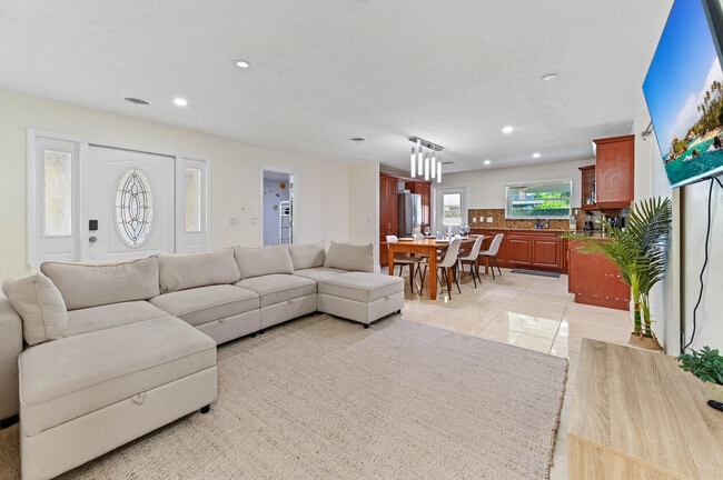 Building Photo - 2128 Dock St