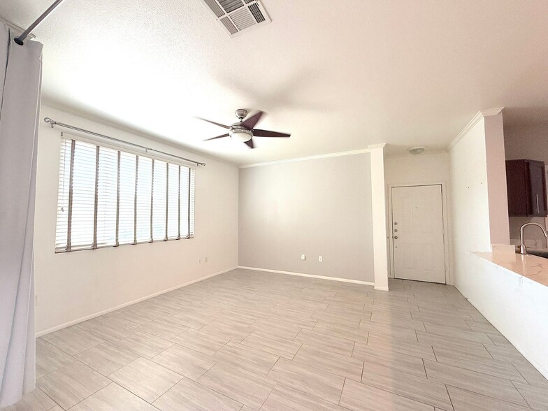 Building Photo - 16013 S Desert Foothills Pky
