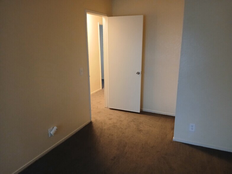 Building Photo - 38550 22nd St E